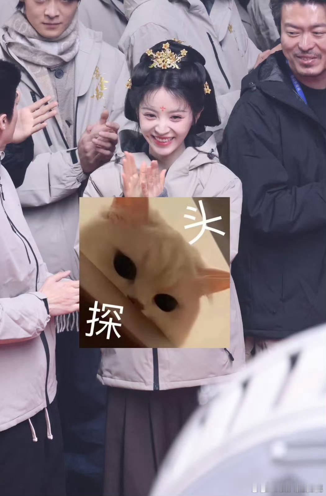 田曦薇嫁金钗开机路透，衣服是剧组统一做的吧挺保暖 