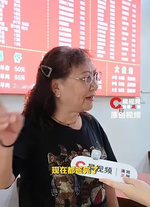 “他都走了，我还能干啥！”河南许昌，60岁女店主在许昌胖东来生活广场周边开店20