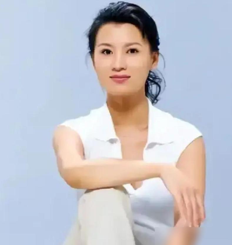 演员史兰芽，身上有三段外人看来坎坷的过去。 



史兰芽这个名字，这几年总被拿