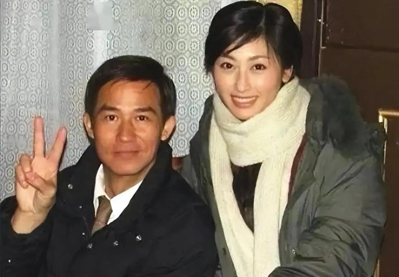 法提麦·雅琦，现在改名王雅琦，本来是“皇阿玛”张铁林的粉丝，小姐妹们一起探班，就