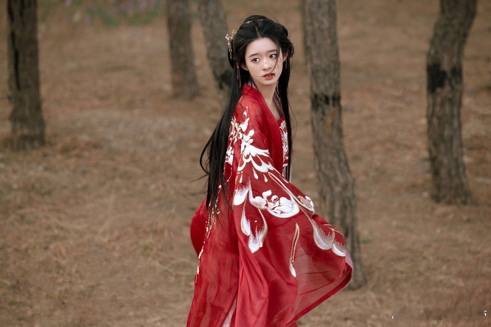 #网传李昀锐黄杨钿甜演楚乔传2# 虽然说李昀锐黄杨钿甜两个人出演也是值得期待，但