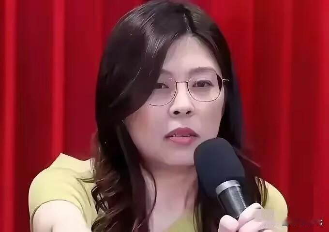 国民党主席郑丽文，把一条新规矩拍在了桌上。她说，别再搞过去那套“酱缸文化”了。什