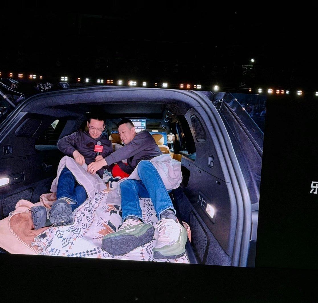 李斌L80发布会做饭遛狗铺床是不是有点暧昧了？发布会直接变李斌的生活vlog，切