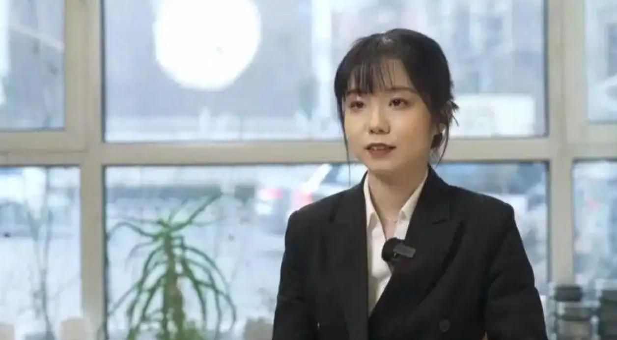 “为上千位逝者送行，我却曾被世界隔离” | 入殓师张倩

凌晨三点，张倩的手机又