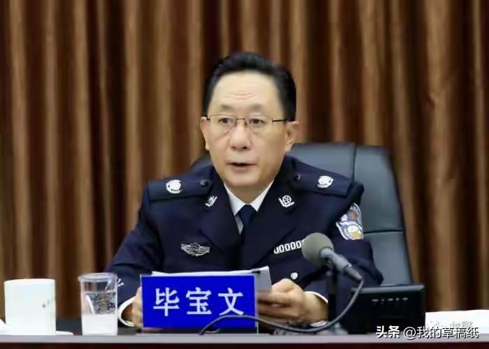 公安厅长被通报“违规核发机动车号牌”极为罕见！

退休整整五年，本以为“安全着陆