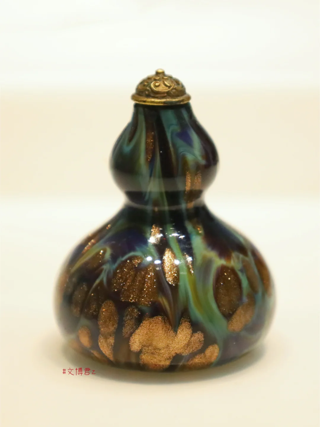 仿玛瑙玻璃金星点子葫芦式鼻烟壶