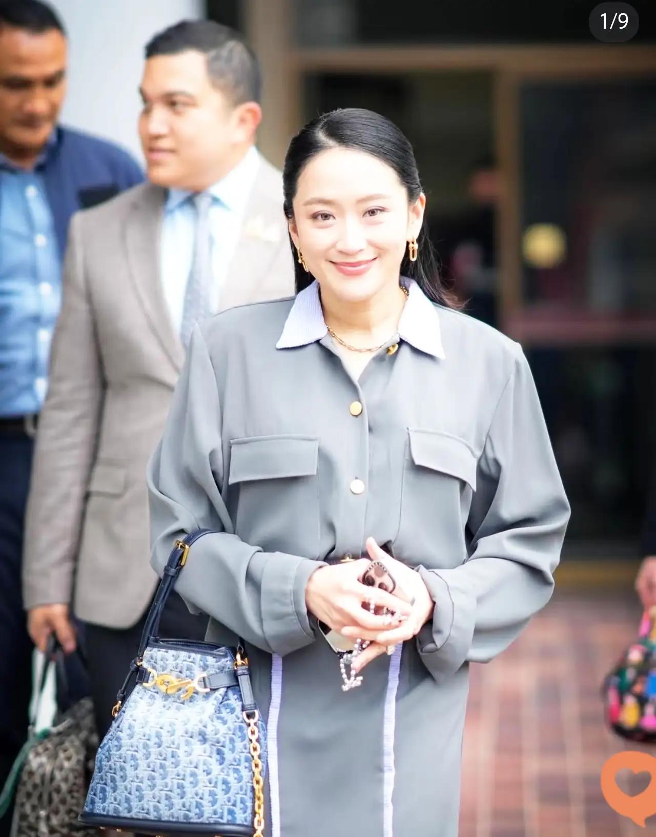 30分钟的玻璃墙：佩通坦探父背后的泰国“情感政治”
 
9月13日上午10点，曼