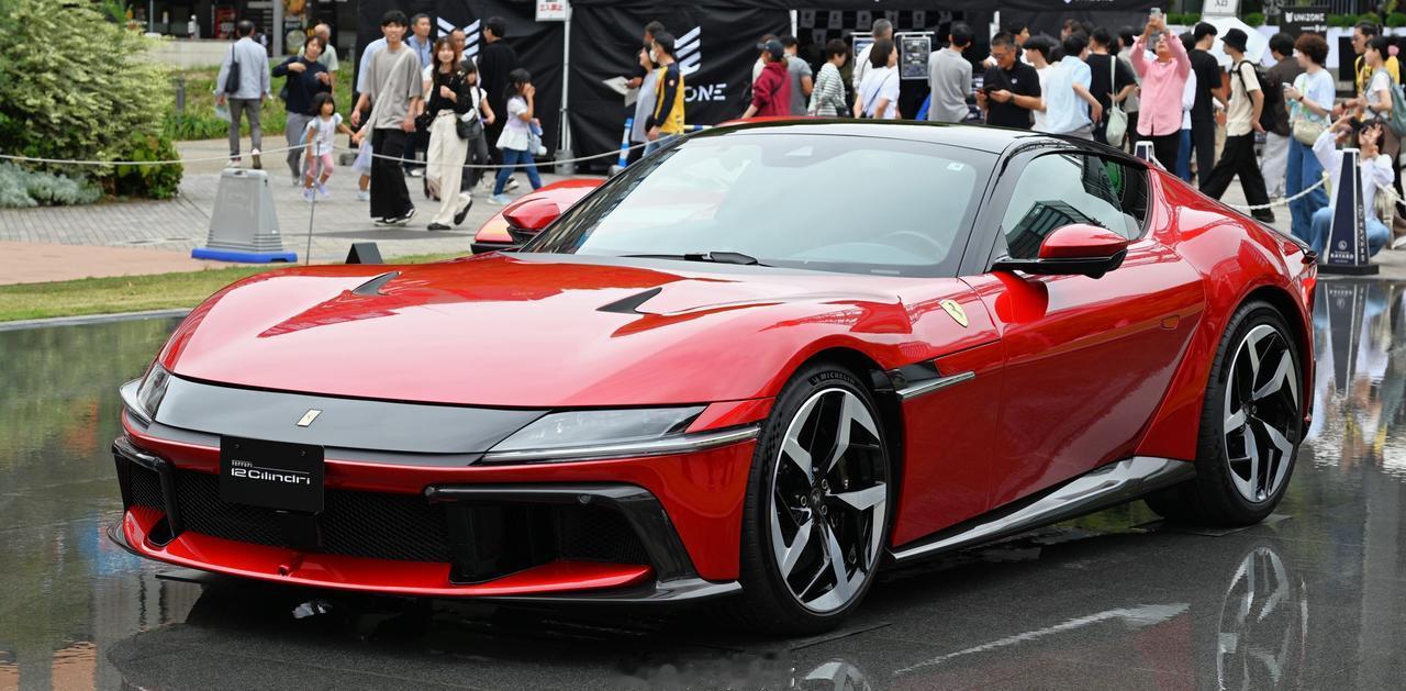 据Autocar，法拉利12Cilindri Manuale有H挡和离合踏板，底