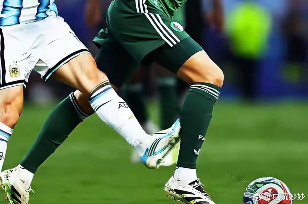 FIFA认定梅西犯规未被罚下判罚正确就事论事，梅西踩到曼迪小腿那下，黄牌标准刚刚