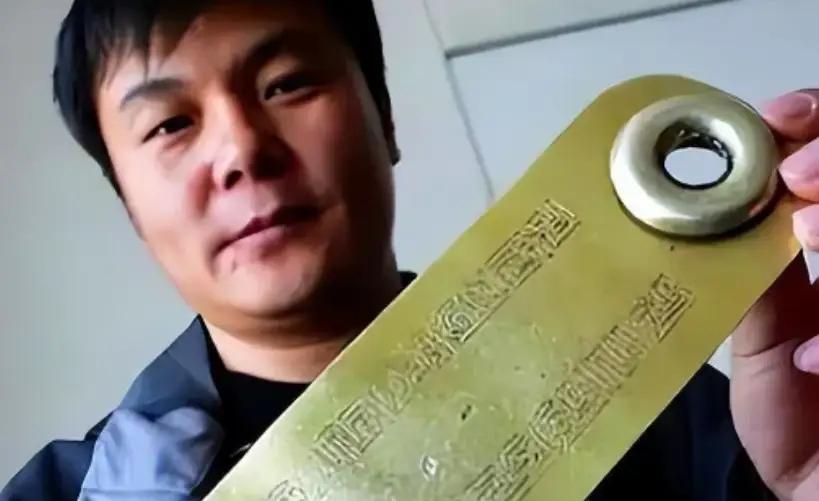 1999年，内蒙古一男子被债主追债，无路可逃时，突然想起父亲说过：有困难时，地窖
