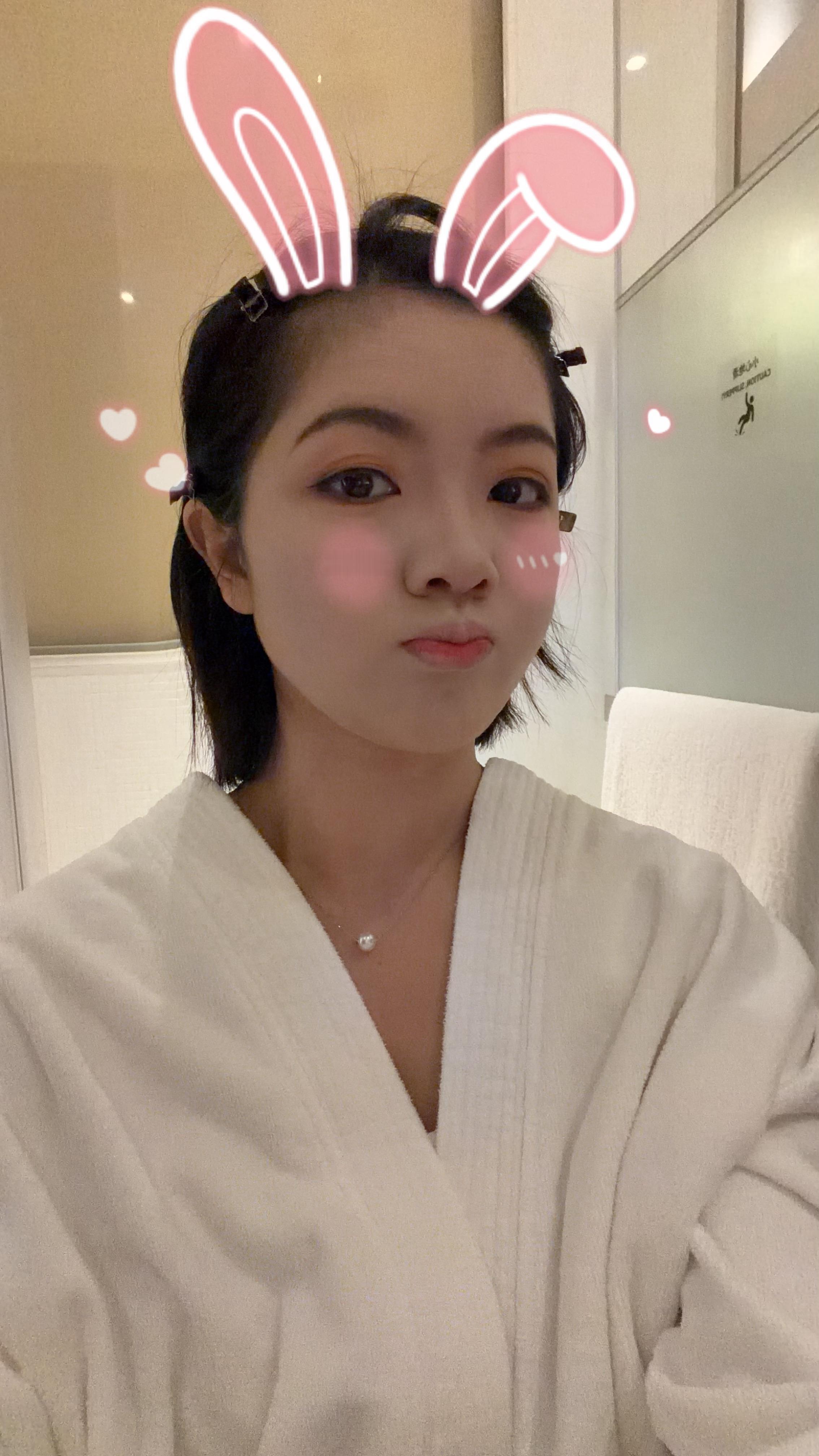 一个人能闯多大祸我四处出差所以是全国各地网上约化妆师，大部分都是靠谱的，偶尔也有