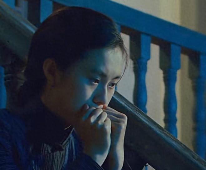 1938年福州轰炸后，军人吴石救了一个受伤农妇。这农婦跟着他当了多年女佣，其实她