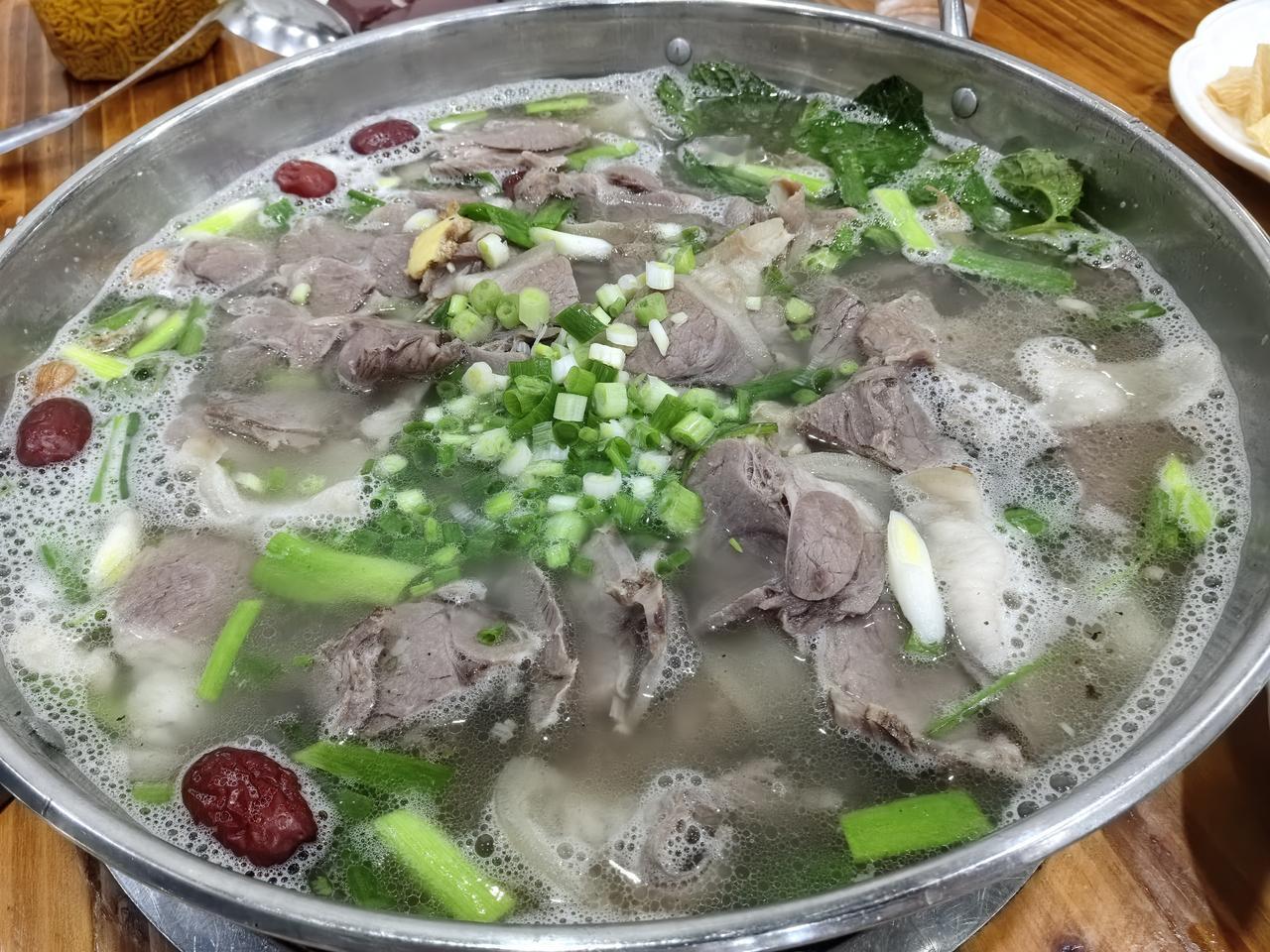 能看得出这是什么火锅的一定是花江人[呲牙]