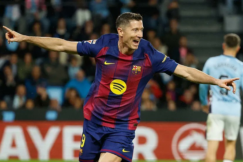 波兰作家塞巴斯蒂安·斯塔舍夫斯基出版了一本名为《真实的莱万多夫斯基》的书。 塞巴