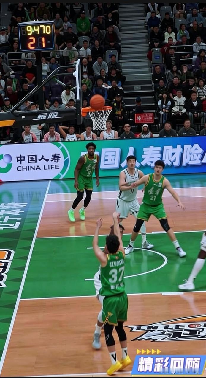 李虎翼和老大哥们比，没有那么差，不至于被这么边缘化吧！初一十五才捞着一次上场机会