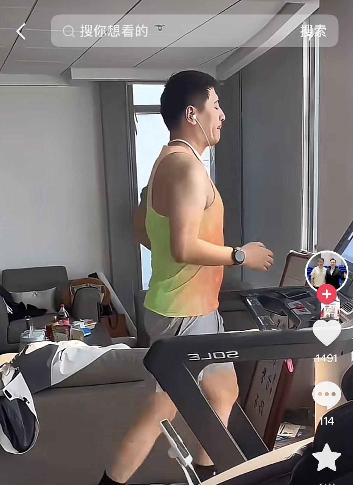 张雪峰为何那么痴迷跑步？其实他原本不跑步的，有一次在节目中和张绍刚跑步，他竟然输