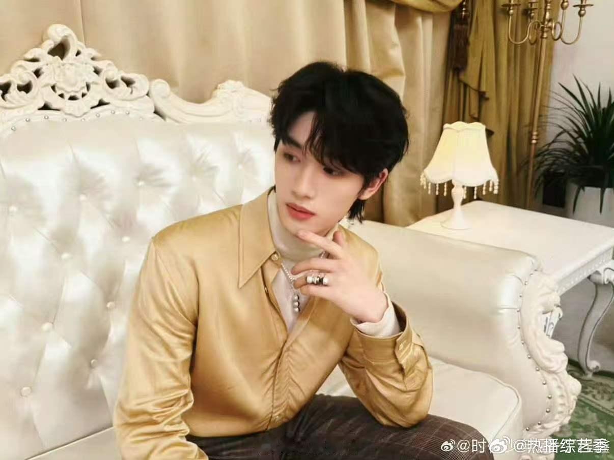 丁程鑫问刘耀文有什么小名 你好星期六完全被刘耀文娇羞的样子拿捏，面对丁程鑫的提问