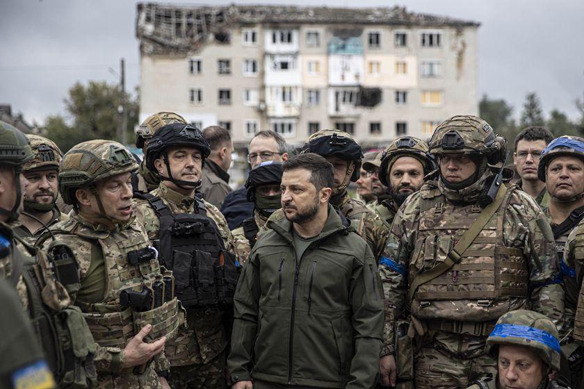 俄乌战争的节奏正在发生明显变化。俄罗斯近日发动的一次大规模空袭，让乌克兰陷入新的