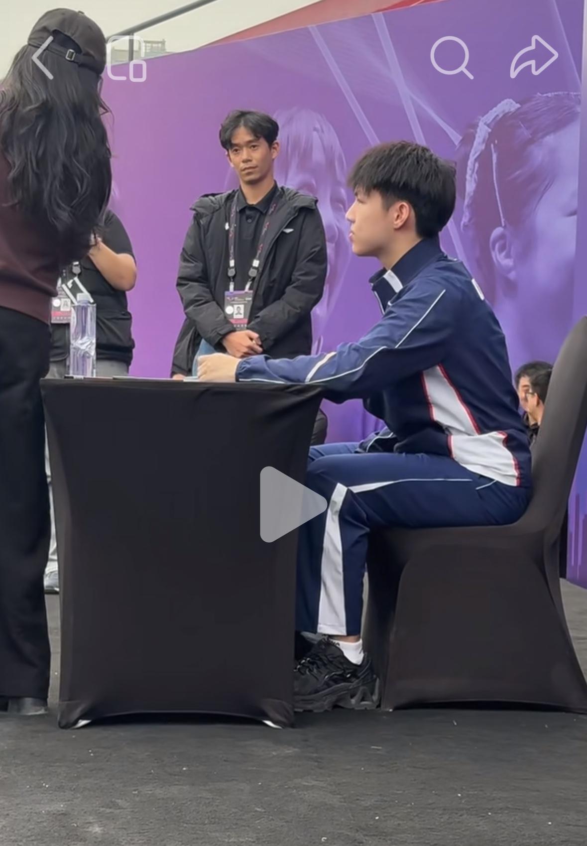 重庆冠军赛——3月13日黄友政开球迷见面会！
重庆冠军赛，黄友政首轮输
周启豪，