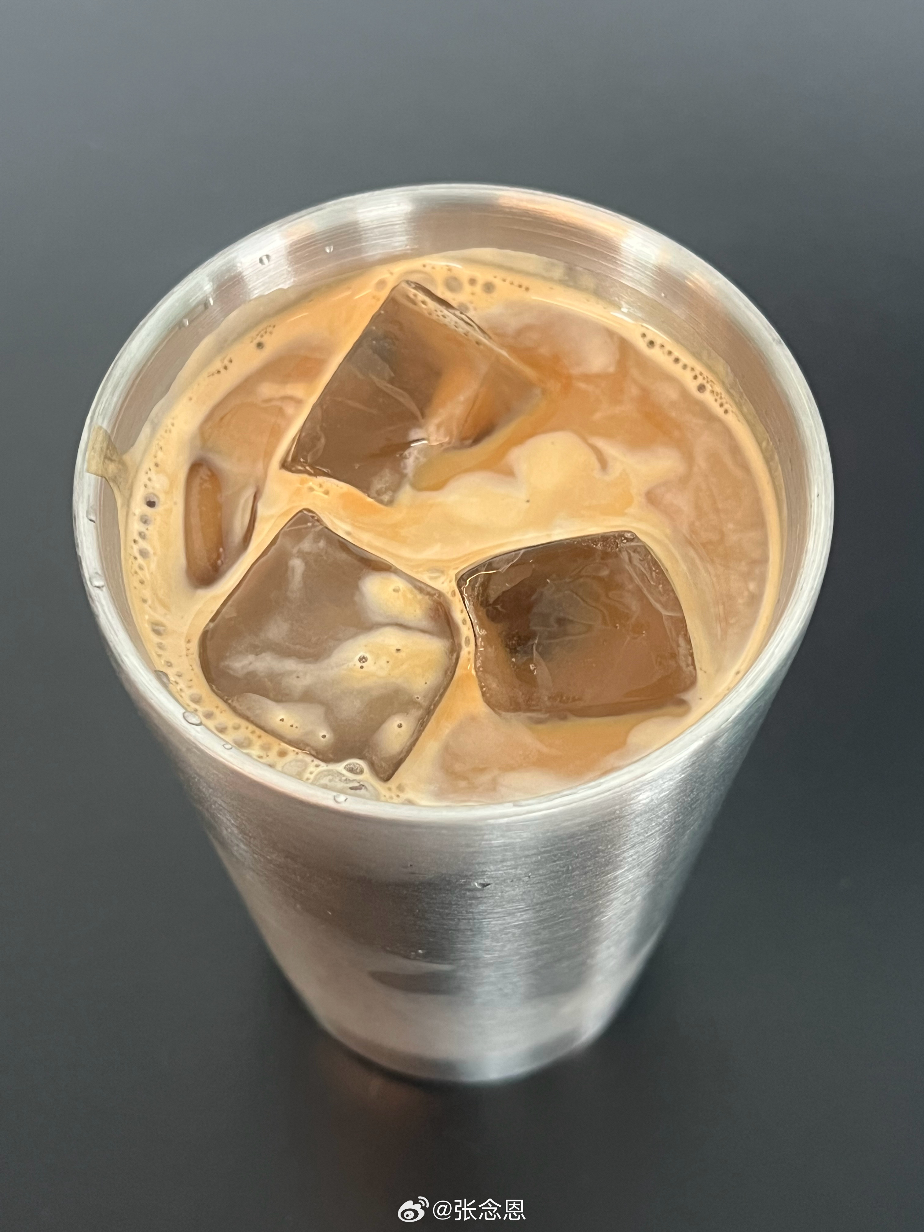 我做的第一杯咖啡！丑丑的，但妹妹说很好喝。 
