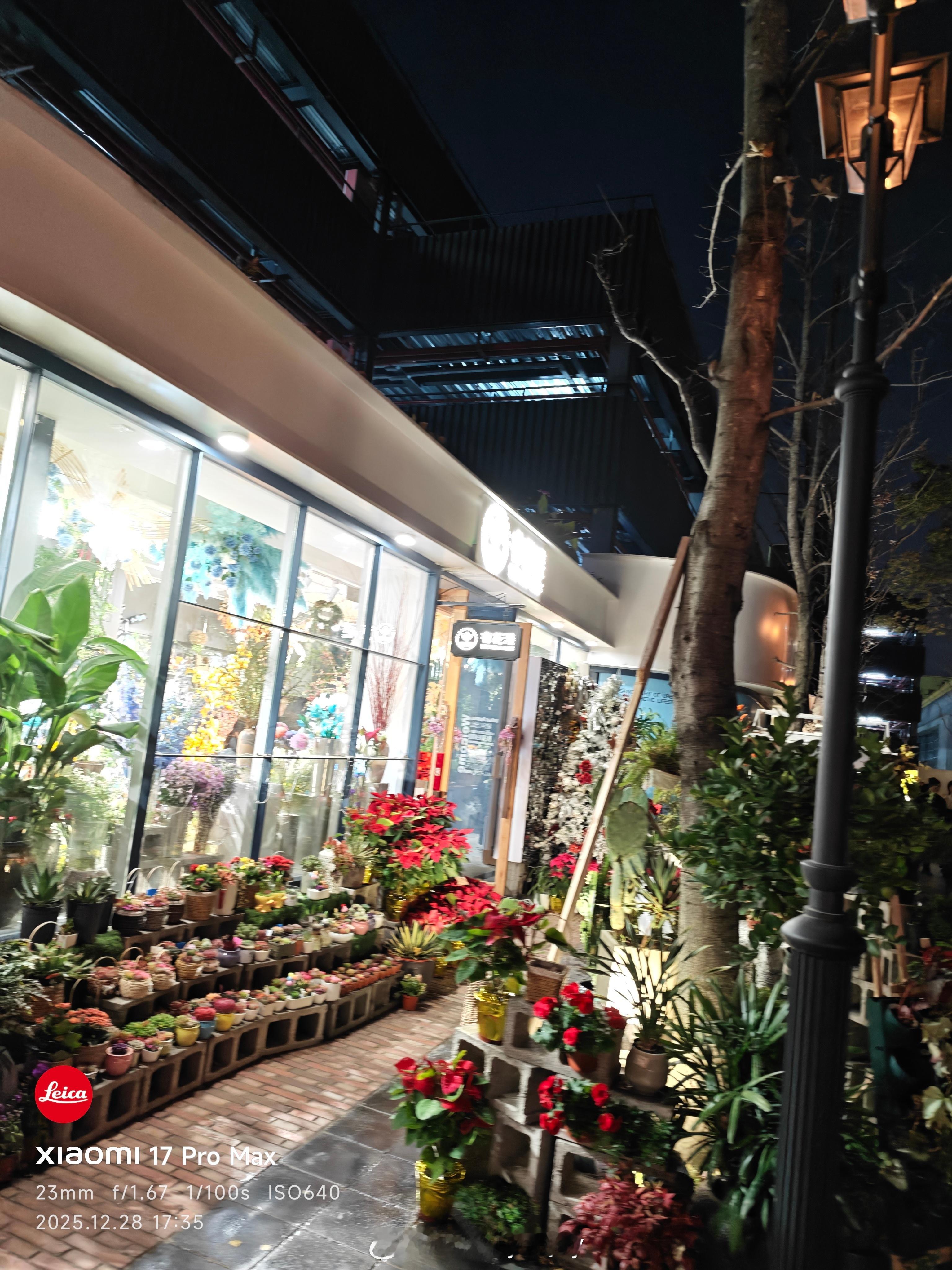 好像取消免费停车之后，第一次来，7块钱一小时停车费还行。