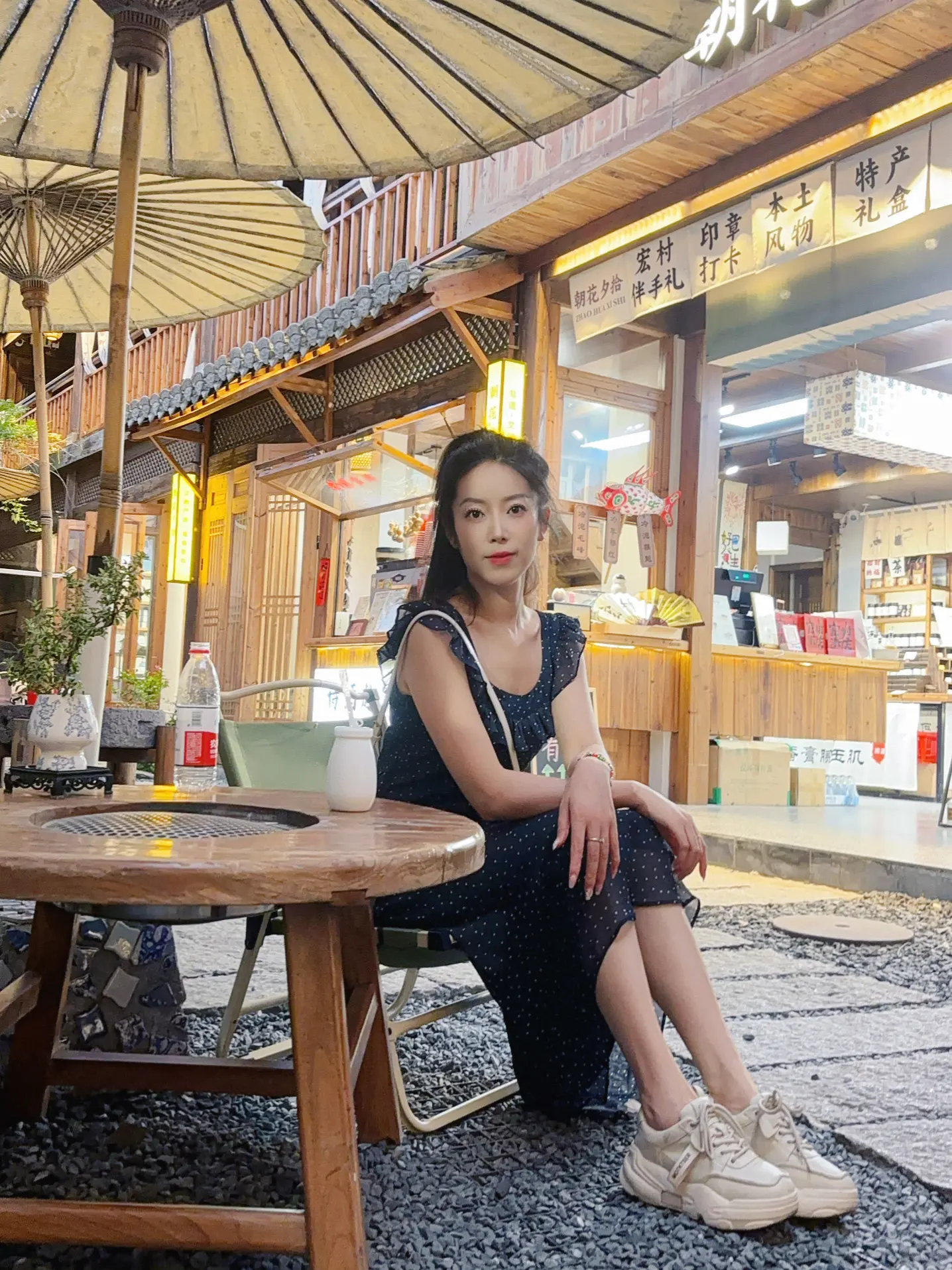 醒了吗宝宝，钱给你放银行了 想花就去拿，衣服给你放商场了 想穿哪件就去...