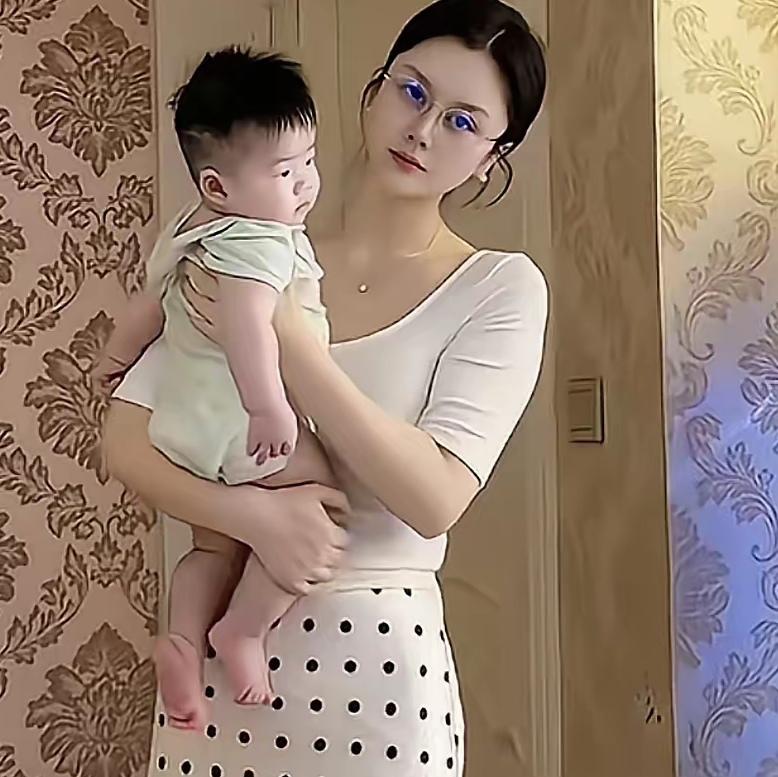 大三儿子突然抱回来一个“小可爱”，奶奶当场破防：“养完儿子养孙子，这什么时候是个
