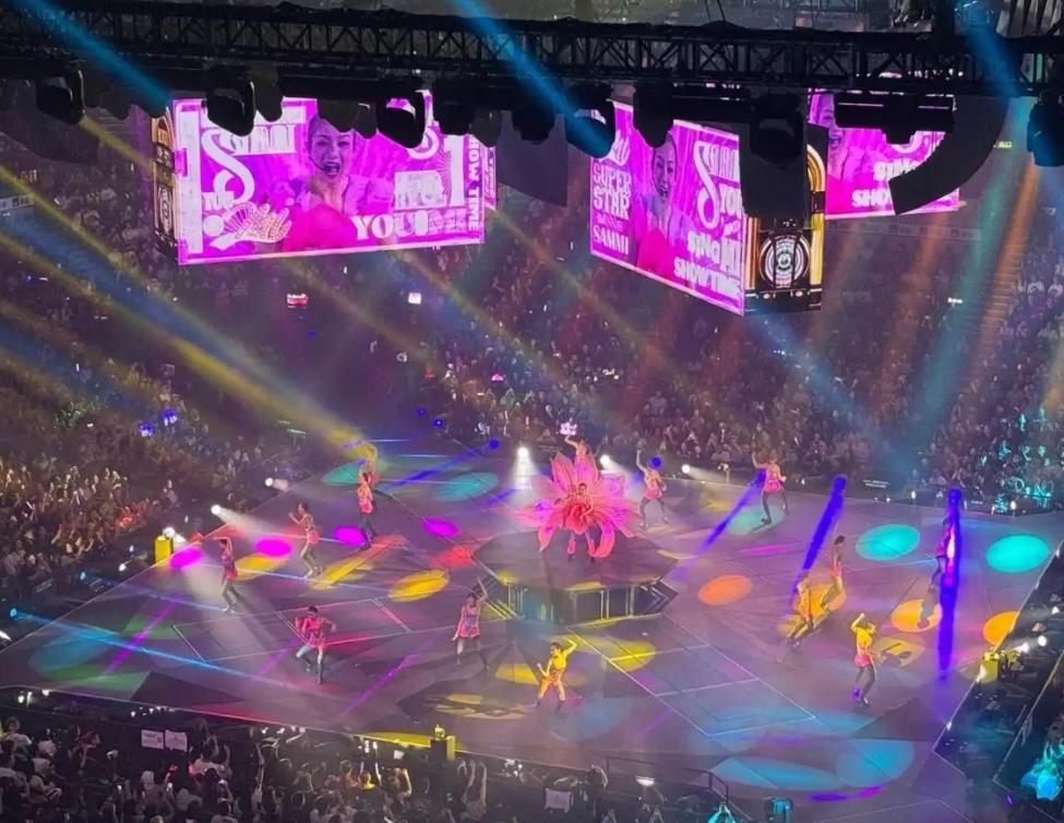 近日，“江西赣州低保女生赴港看演唱会”触发低保动态监测预警，引起社会关注。该女生