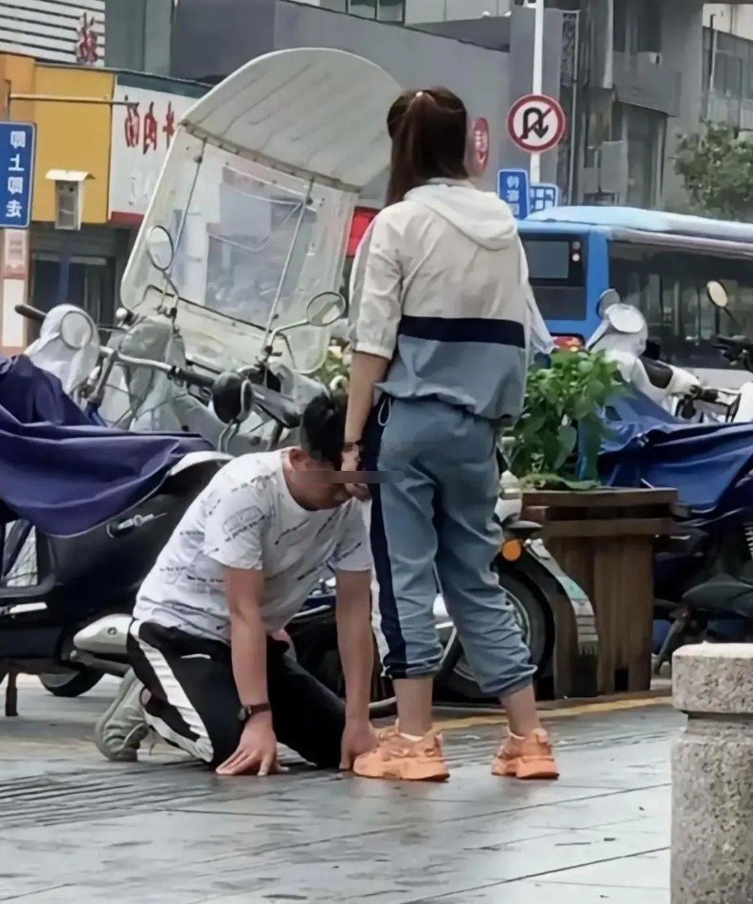 爱情太卑微了，低三下四求来的、不要也罢。 ​​​