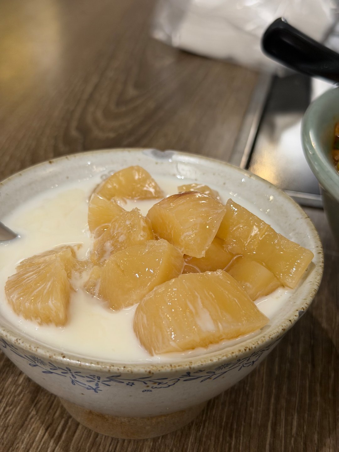 吃饭是一件很私密的事情年前有朋友过来上海，本来想要么找个环境好的地方聊聊天，后来