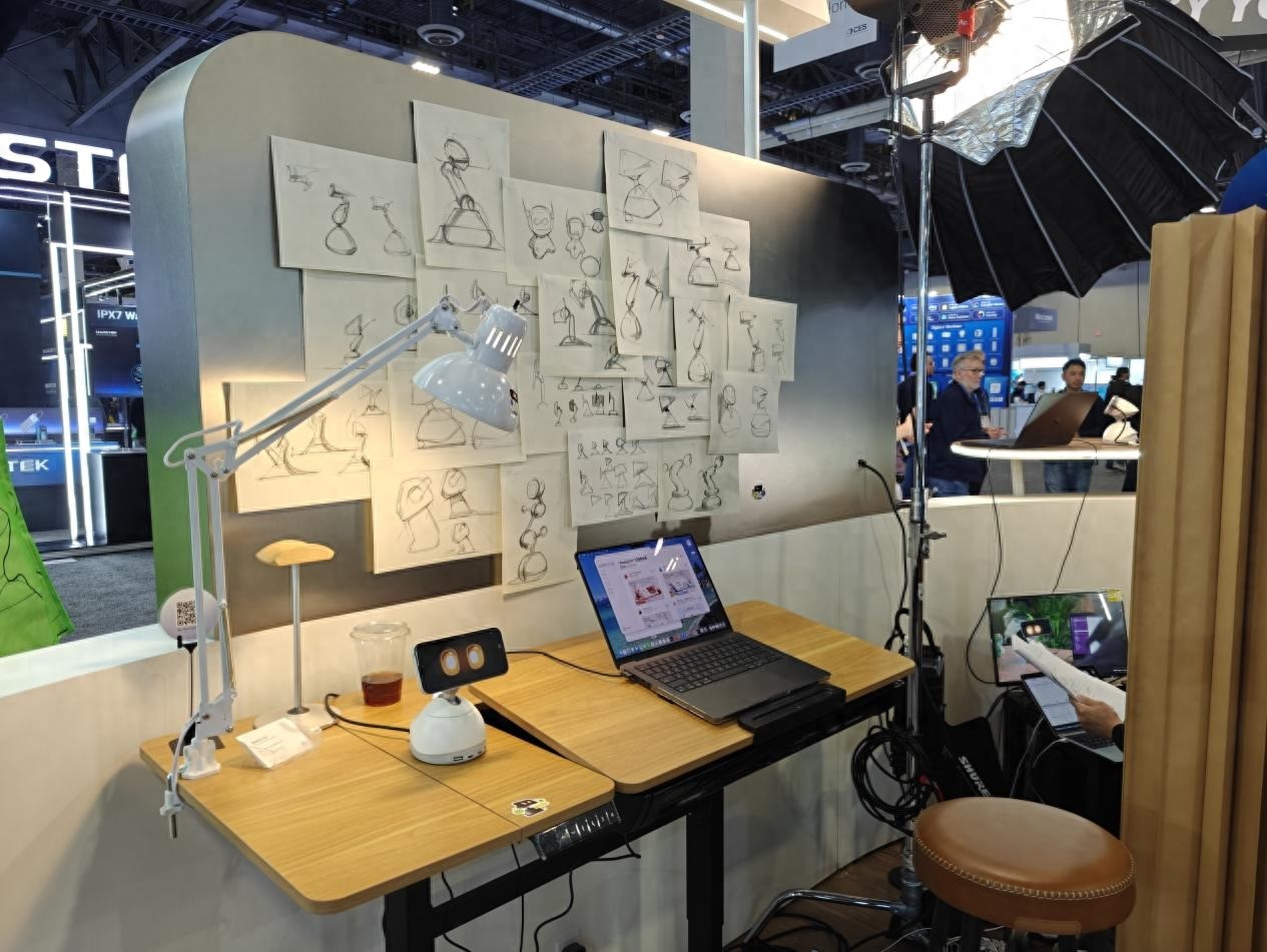 從“工具”到“伙伴”，可以科技發(fā)布Loona Deskmate桌面機器人