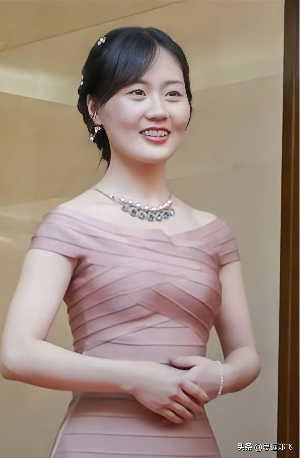 我第一次见相宜的时候，觉得她好美
好优秀
可是这次因为过年走亲戚的事，他和爸爸妈