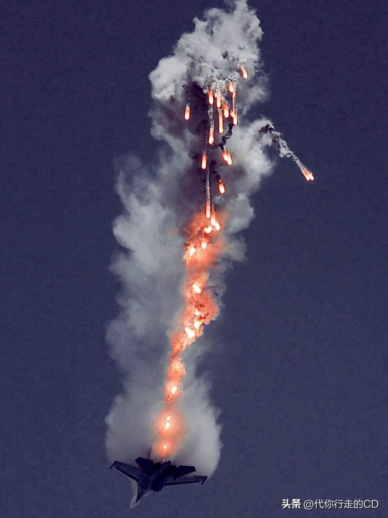 美伊冲突的这一张写照
可以媲美法新社的暗黑滤镜