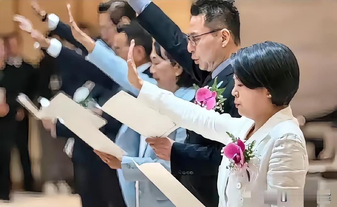 陆配“立委”李贞秀为了自己的民代资格，不仅与丈夫办理了离婚，而且还亲赴湖南衡阳老