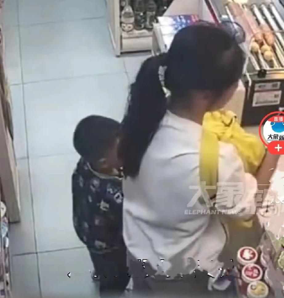 近日，贵州贵阳一对摆摊夫妻忙着打理生意，一时疏忽，年仅3岁的儿子
不慎走丢，孩子