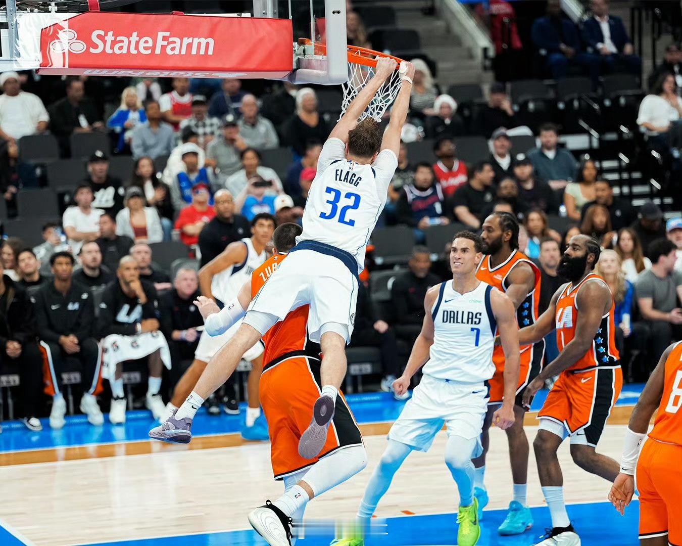 今天是弗神！弗拉格35分生涯新高新赛季篮不住