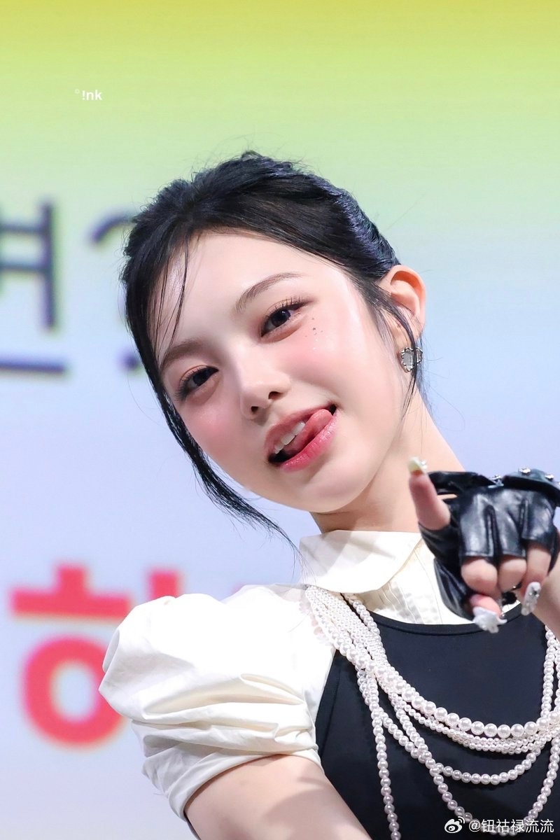 站姐团建KPOP重生之我在微博搞抽象 有站姐发了SM的视觉中心LINE李泰容&柳