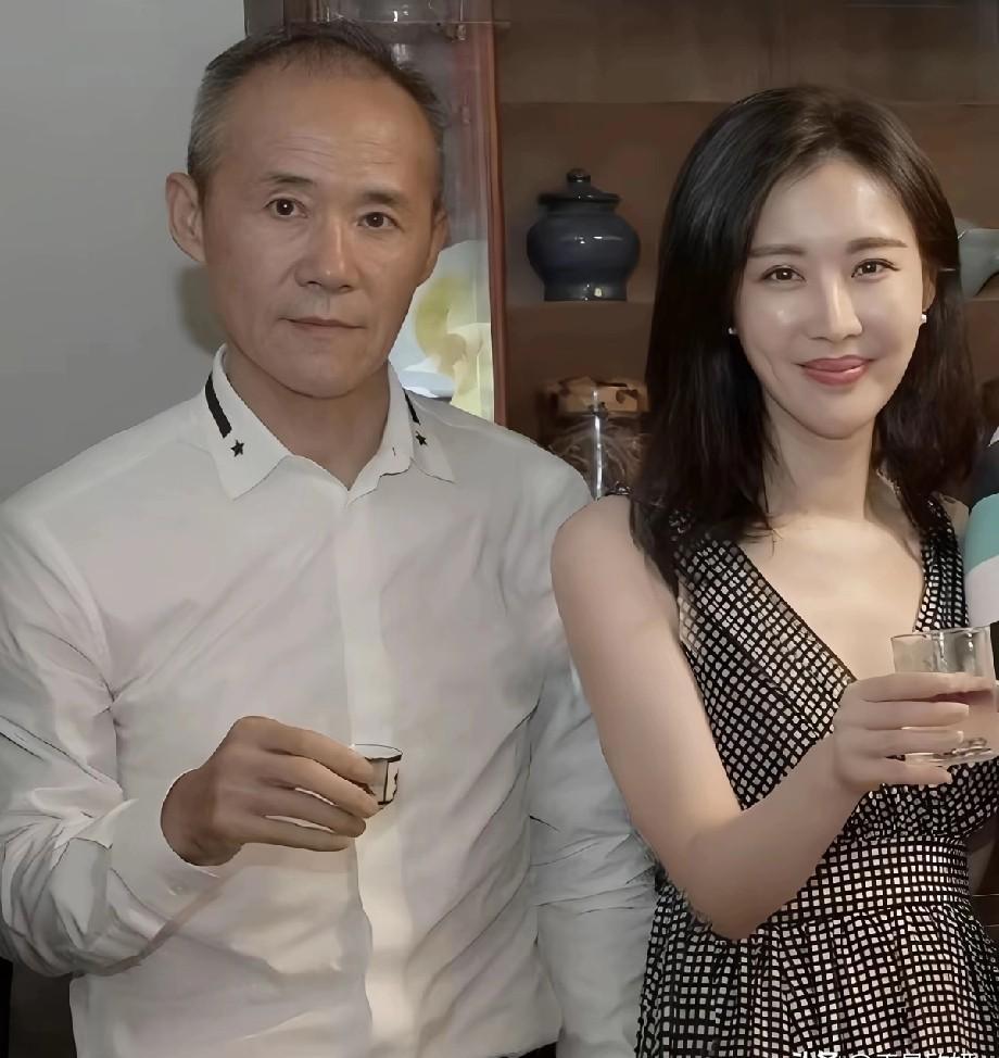 上岸第一剑，先斩意中人？
王石的婚姻，就是一场精准计算的商业并购。
30岁的年龄