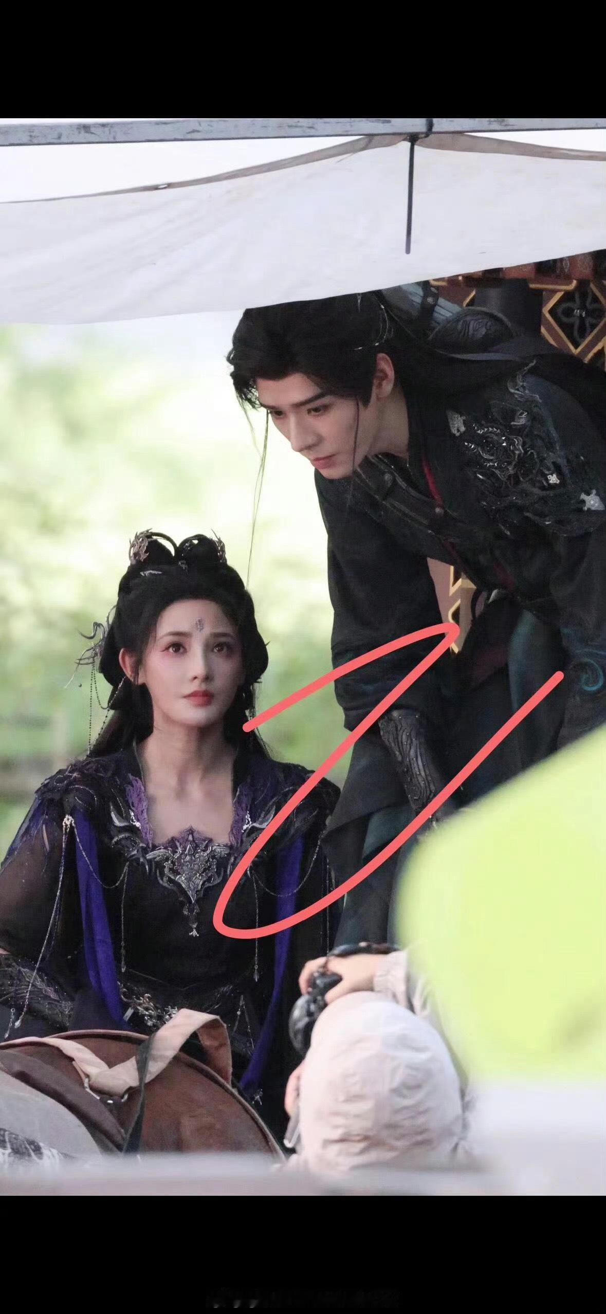 #龚俊彭小苒暗河传同框#蛙趣蛙趣，谁懂啊家人们？！《暗河传》的片场新路透来了，又