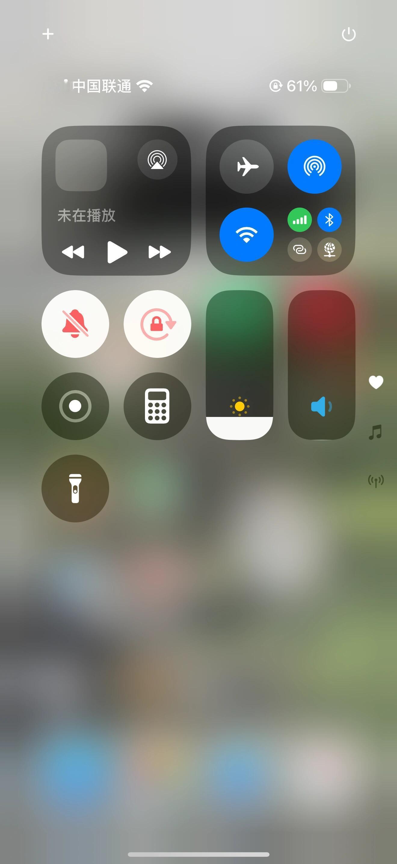 现阶段16pm用户的现状按钮调整到一格音量 声音依旧超大声自带老年机属性 想问1