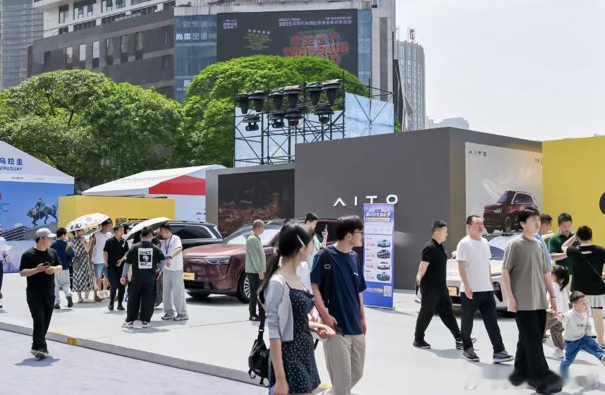 五一观音桥广场，某车帝要搞活动，有线上部分，可以在某车帝站内，带上标签发言，畅聊