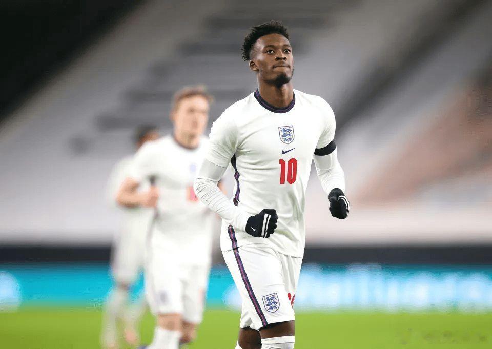 独家报道，曾三次代表英格兰出战的球星哈德森-奥多伊考虑在世界杯期间从英格兰转投加