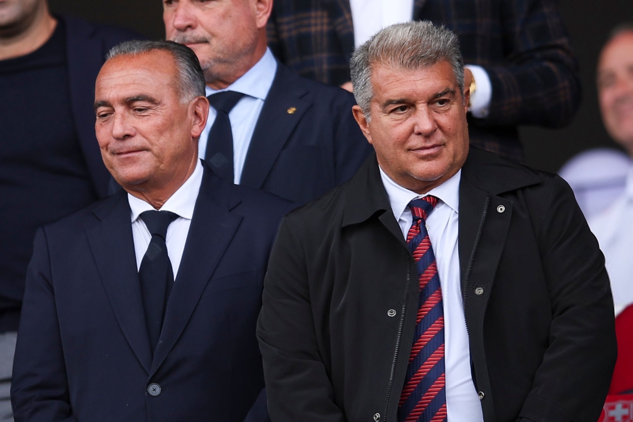 世体：巴萨代理主席尤斯特邀请了拉波尔塔出席今天的比赛 其他受邀嘉宾包括： 斯卡洛