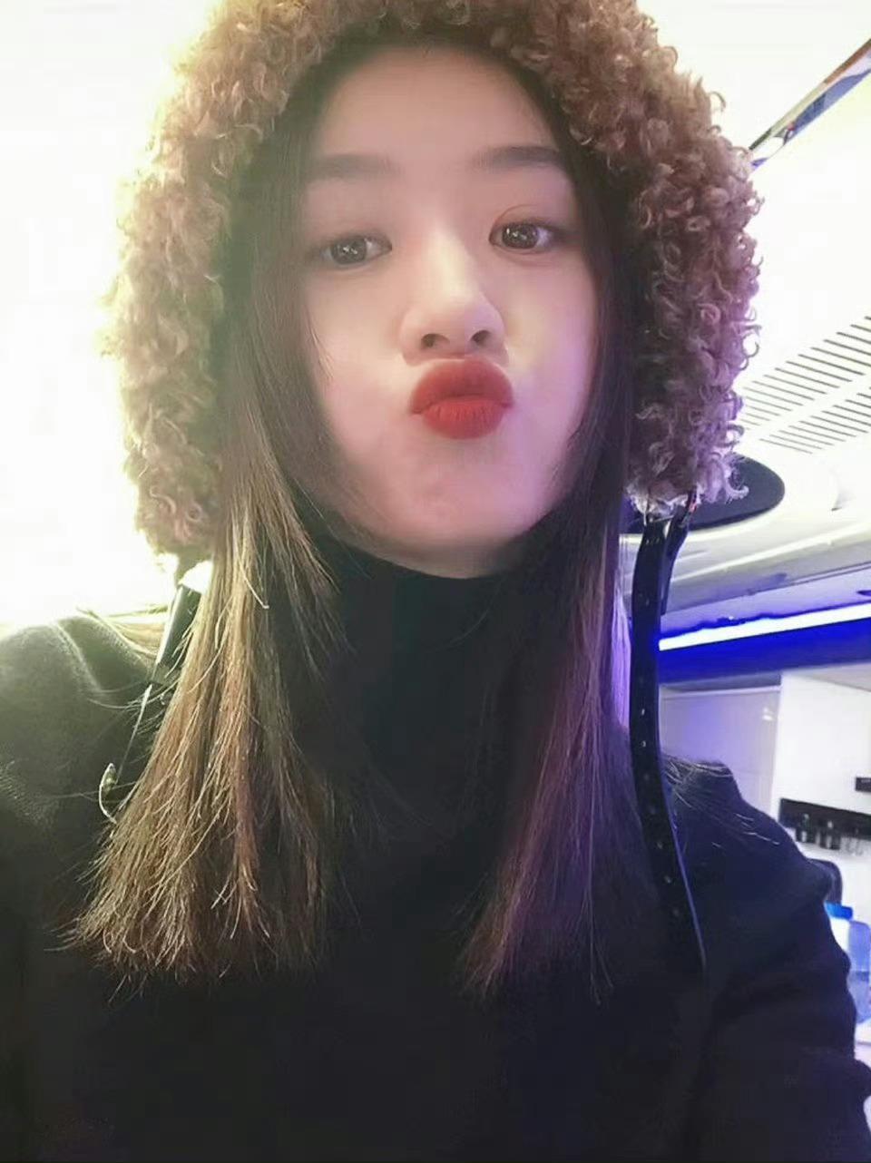 想念这个臭屁小女孩呀