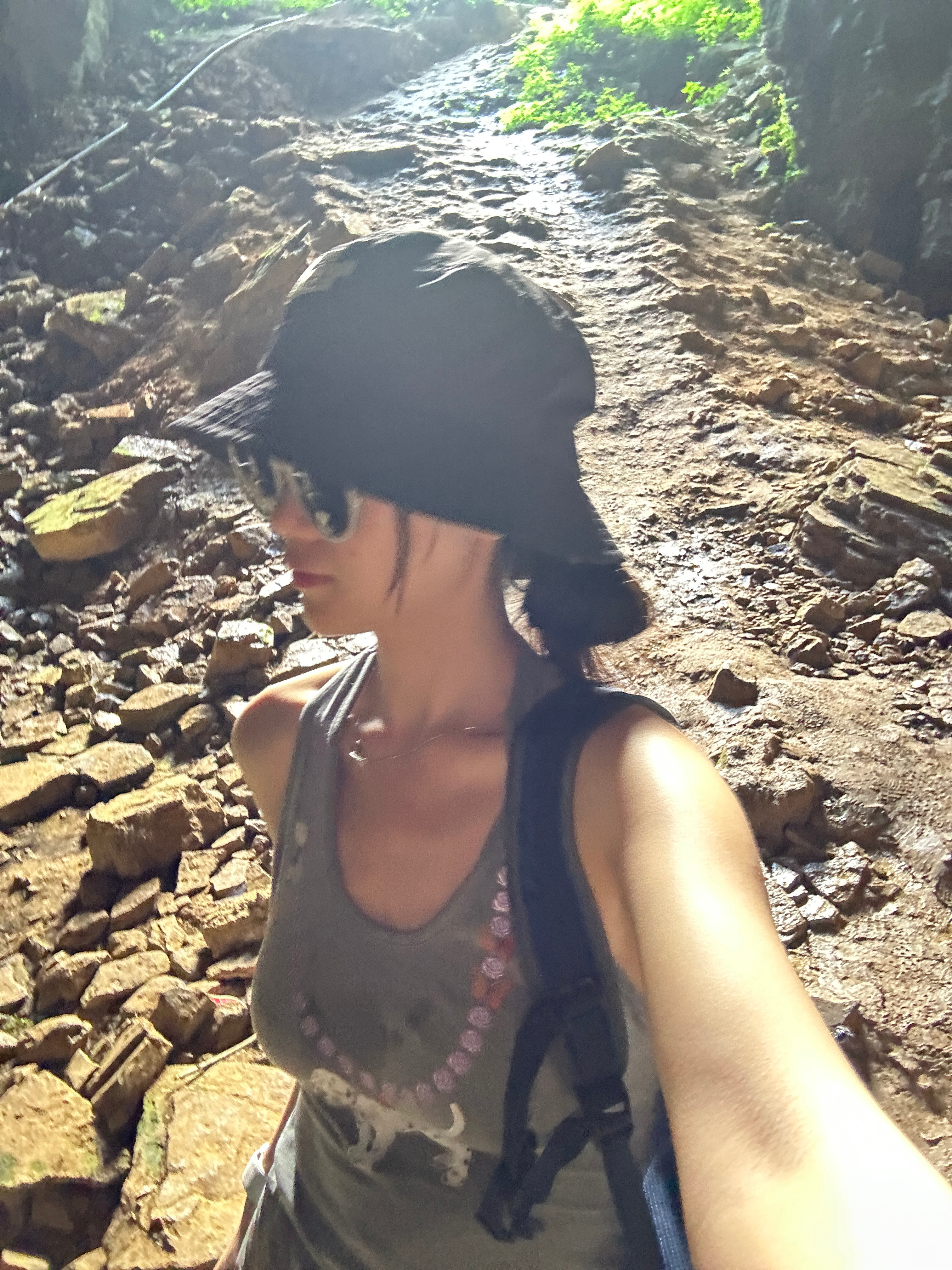 碰到个小卖部整了雪莲冰吃吃大家猜山里面卖多少？ ​​​