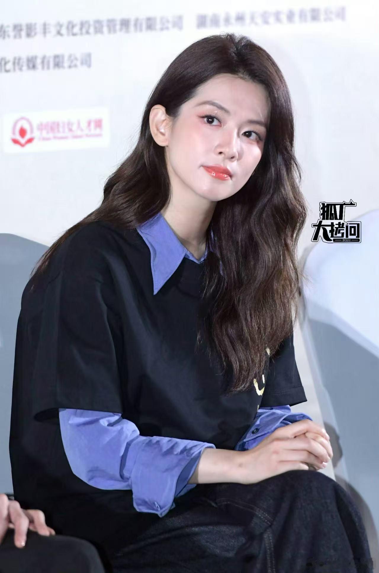 陈昊宇小山河首映生图陈昊宇小山河首映陈昊宇小山河首映生图，好美吧，[害羞][害羞