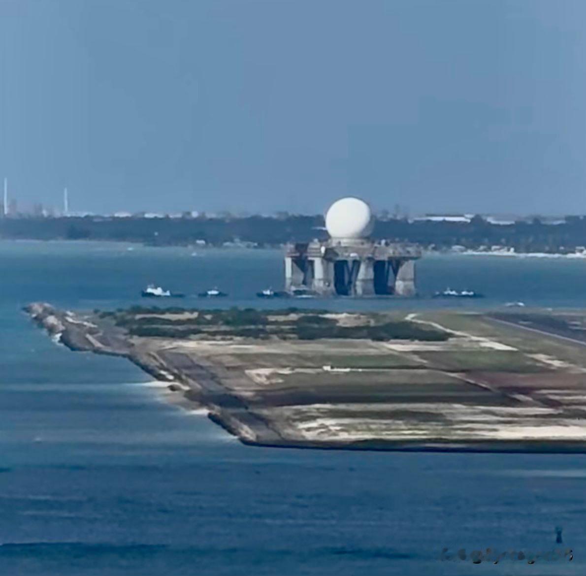 🇺🇸2026年2月20日，SBX-1舰载预警雷达完成维护后，从珍珠港部署至太