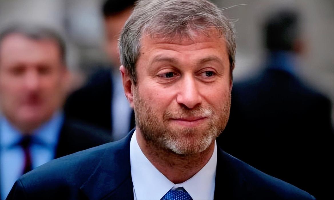 英国这操作真是让人开了眼，英国首相斯塔默一道“最后通牒”，让俄罗斯富豪阿布在90