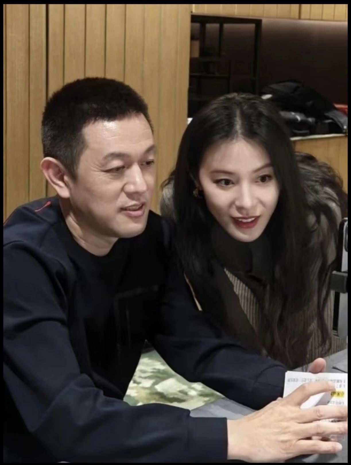 李斌这次为什么没有参加雷军的新车发布会，原来带着老婆王奕芝前往云南西双版纳种树去