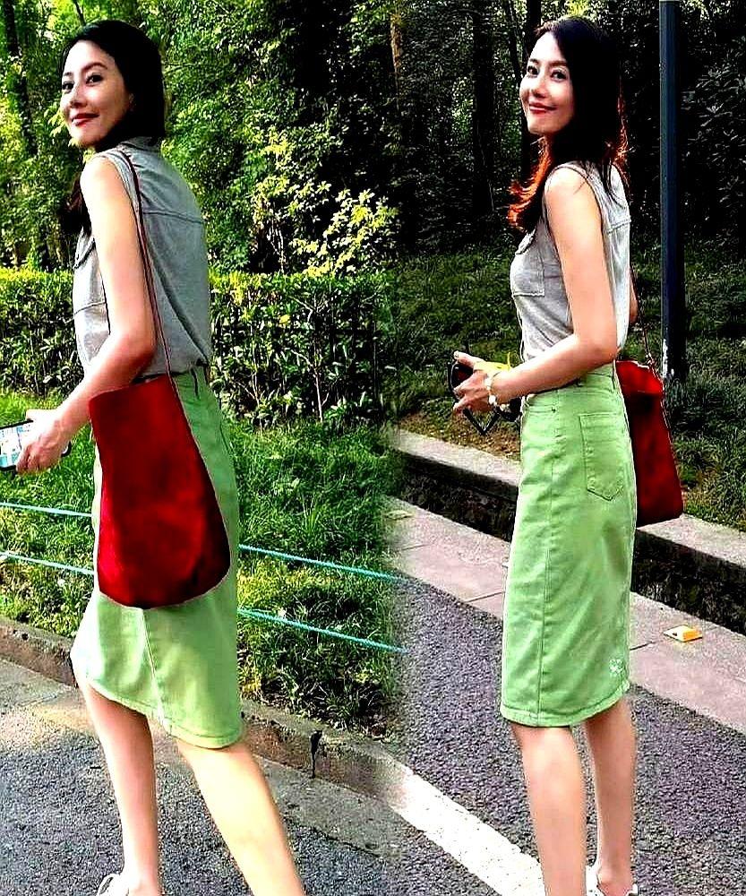高圆圆南京这身，算是把“人穿衣服”这事儿彻底讲明白了。

一件几十块就能买到的浅
